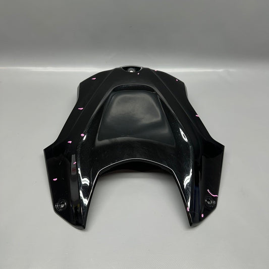 8569770 BMW S1000R FUEL TANK CENTER COVER 2020 2021 2022 2023 2024 2025 OEM 8569770