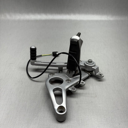 2335872 BMW R1150RS REAR BRAKE LEVER AND FOOTPEG RIGHT 2002 2003 2004 2005 2006 2335872