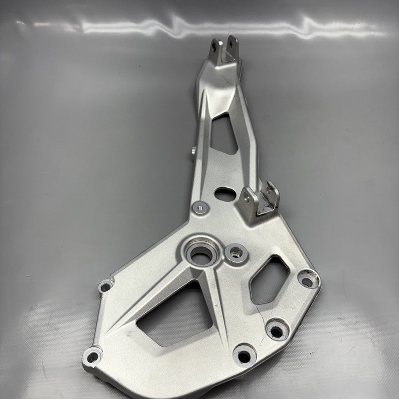 8404013 BMW F900R FOOTPEG PLATE RIGHT 2020 2021 2022 2023 2024 OEM 8404013