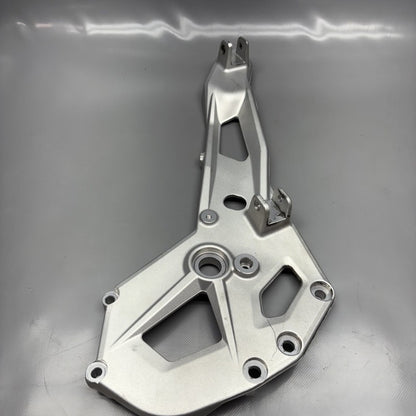 8404013 BMW F900R FOOTPEG PLATE RIGHT 2020 2021 2022 2023 2024 OEM 8404013