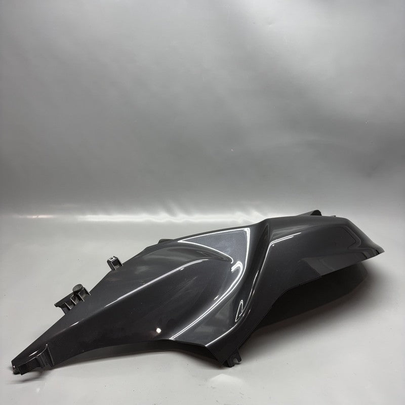 7677776 BMW K1300S RIGHT SIDE FUEL TANK FAIRING 2007 08 09 10 11 12 13 14 2015 7677776