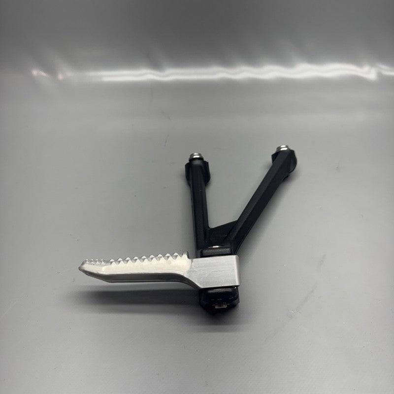 BMW S1000RR FOOTREST HOLDER RIGHT REAR 2021 2022 2023 2024 OEM 8356864