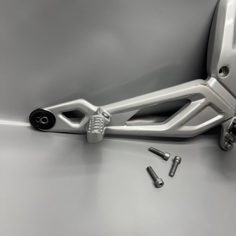BMW G310R US FOOT REST PEG MOUNT RIGHT 2016 2017 2018 2019 2020 OEM
