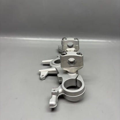9899334 BMW R18 B FORK CROSS BRACE UPPER 2020 2021 2022 2023 2024 OEM 9899334