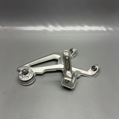 BMW S1000R FOOTREST PLATE RIGHT 2020 2021 2022 2023 2024 2025 OEM 9467