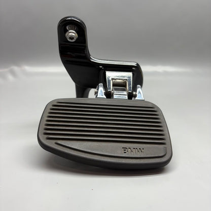 9467718 BMW R18 TRANSCONTINENTAL FOOTREST PLATE RIGHT REAR 2020 2021 2022 2023 2024 OEM