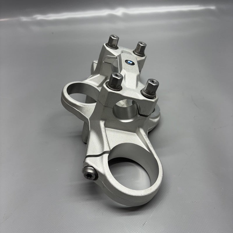 8404205 BMW F900R TRIPLE TREE CLAMP UPPER 2020 2021 2022 2023 2024 OEM 8404205
