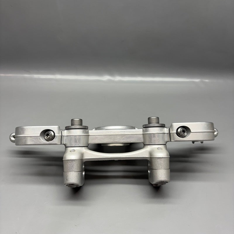 9899334 BMW R18 B FORK CROSS BRACE UPPER 2020 2021 2022 2023 2024 OEM 9899334