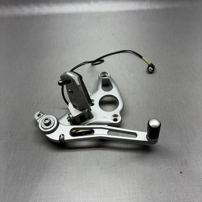 2335872 BMW R1150RS REAR BRAKE LEVER AND FOOTPEG RIGHT 2002 2003 2004 2005 2006 2335872