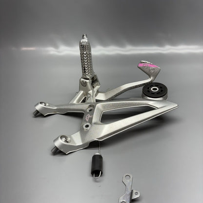 9467694 BMW S1000R FOOTREST PLATE RIGHT 2020 2021 2022 2023 2024 2025 OEM 9467694