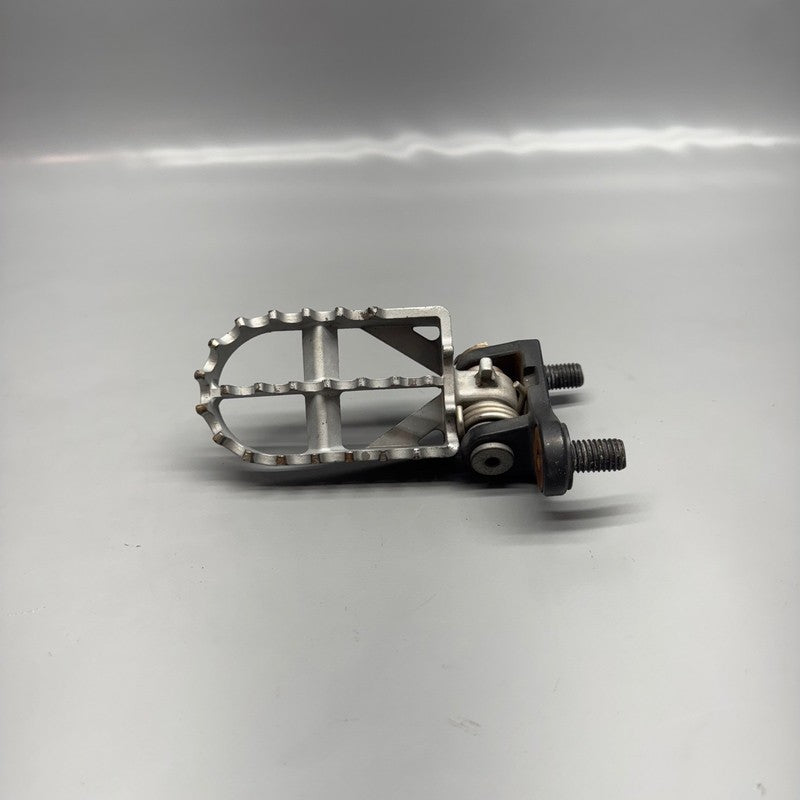 7696655 BMW G650X FOOTREST RIGHT 2006 2007 OEM 7696655