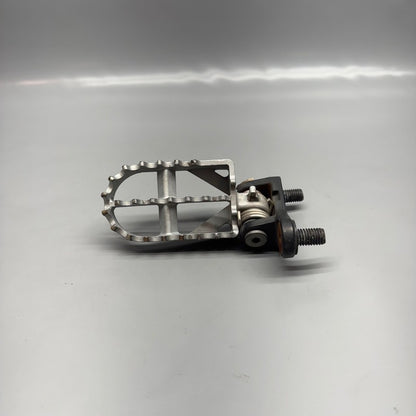 7696655 BMW G650X FOOTREST RIGHT 2006 2007 OEM 7696655