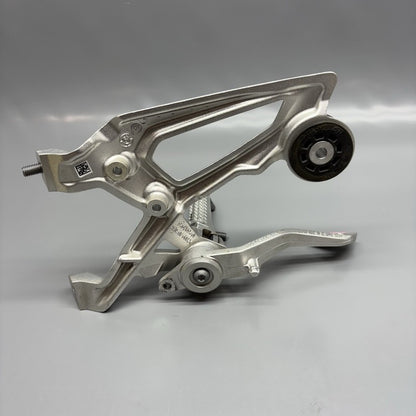 9467694 BMW S1000R FOOTREST PLATE RIGHT 2020 2021 2022 2023 2024 2025 OEM 9467694