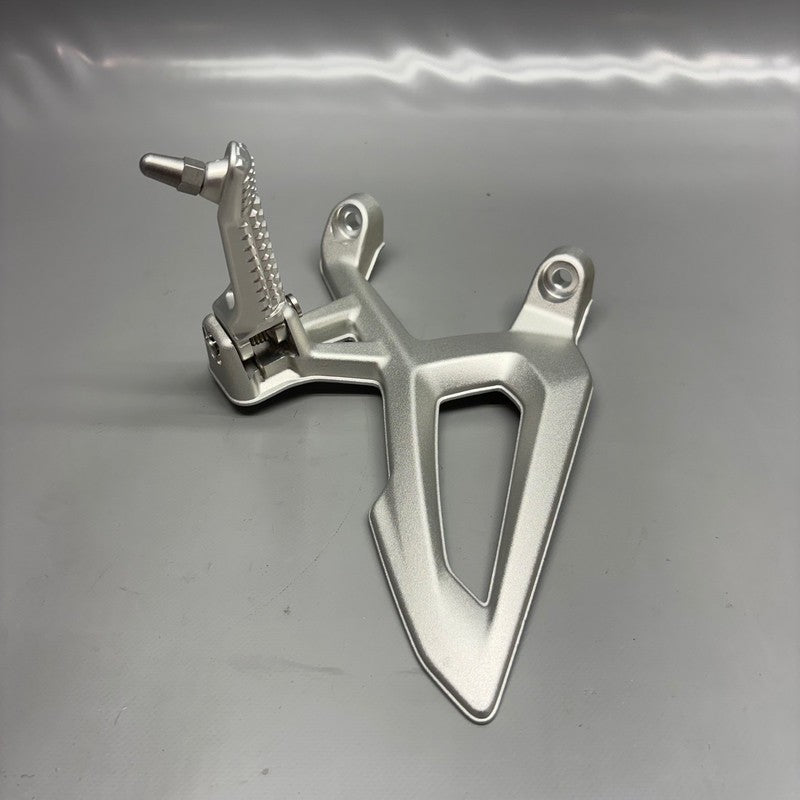 BMW S1000R FOOTREST PLATE LEFT 2020 2021 2022 2023 2024 2025 OEM 94676