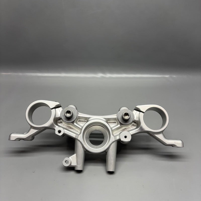 9899334 BMW R18 B FORK CROSS BRACE UPPER 2020 2021 2022 2023 2024 OEM 9899334