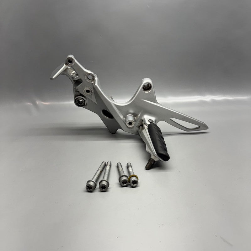 7678669 BMW F800ST FOOTREST LEFT FRONT 2005 2006 2007 2008 2009 2010 2011 OEM 7678669