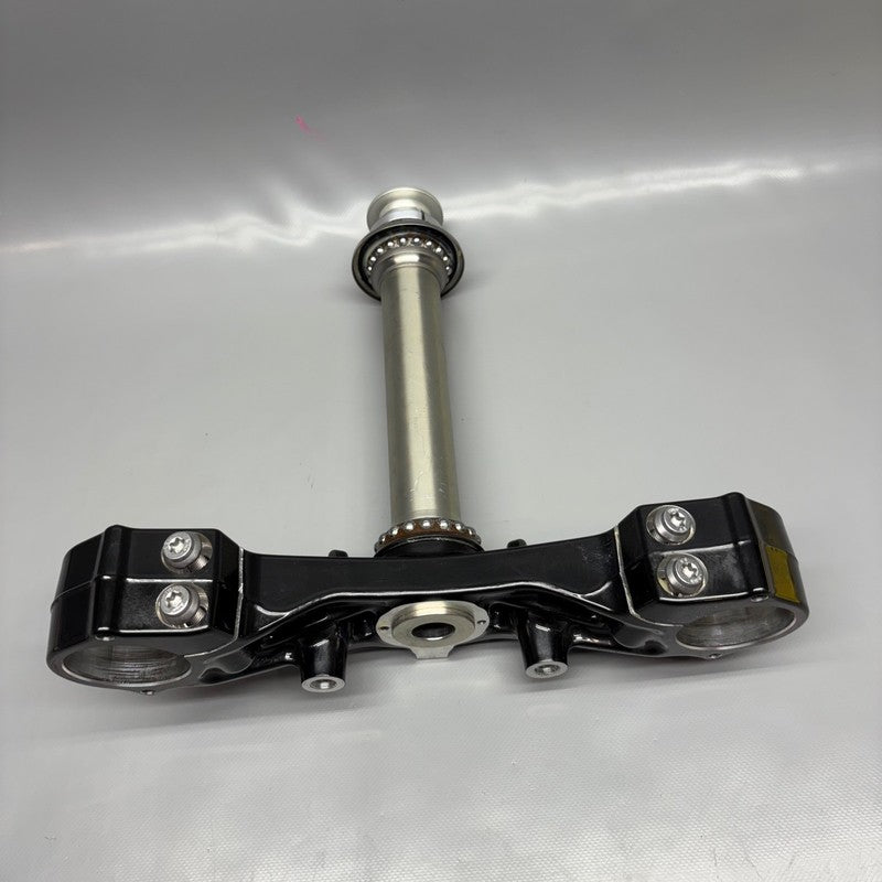 9899335 BMW R18 TRANSCONTINENTAL LOWER FORK CROSS BRACE 2020 2021 2022 2023 2024 OEM 