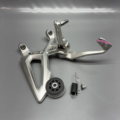 9467694 BMW S1000R FOOTREST PLATE RIGHT 2020 2021 2022 2023 2024 2025 OEM 9467694