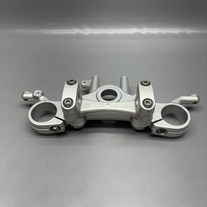 9899334 BMW R18 UPPER FORK CROSS BRACE 2020 2021 2022 2023 2024 OEM 9899334