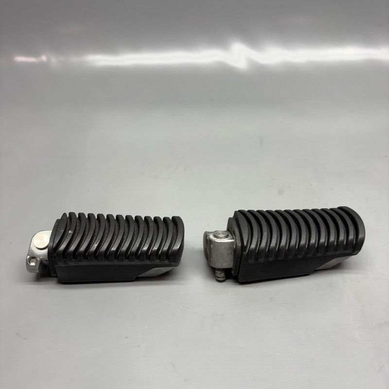 7664525 BMW R1200GS FOOTPEG RIGHT LEFT REAR 2009 2010 2011 2012 2013 OEM 7664525