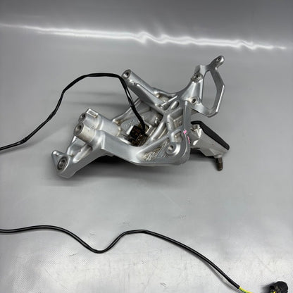 7678670 BMW F800ST FOOTREST RIGHT FRONT 2005 2006 2007 2008 2009 2010 2011 OEM 7678670