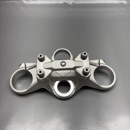 8404205 BMW F900R TRIPLE TREE CLAMP UPPER 2020 2021 2022 2023 2024 OEM 8404205