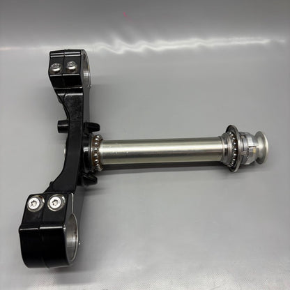 9899335 BMW R18 TRANSCONTINENTAL LOWER FORK CROSS BRACE 2020 2021 2022 2023 2024 OEM 