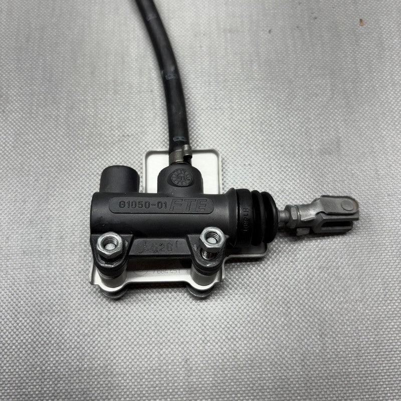 R1150RS BMW R1150RS REAR BRAKE MASTER CYLINDER 2002 2003 2004 2005 2006 OEM