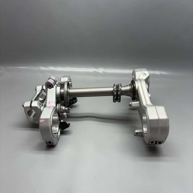 8554115 BMW G310R TRIPLE TREE CROSS BRACE 2017 2018 OEM 8554115