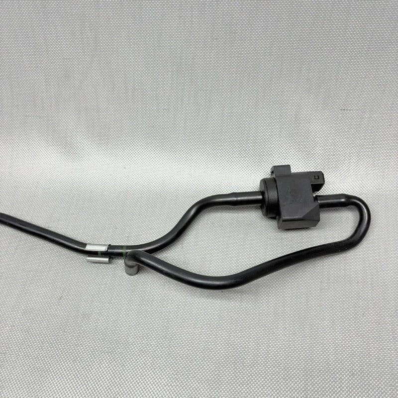 8567224 BMW R1250 GS RIGHT FUEL TANK BREATHER VALVE 2018 2019 2020 OEM 8567224