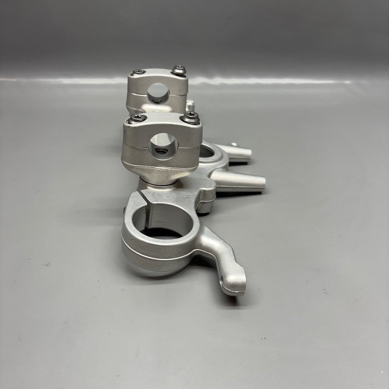 9899334 BMW R18 B FORK CROSS BRACE UPPER 2020 2021 2022 2023 2024 OEM 9899334