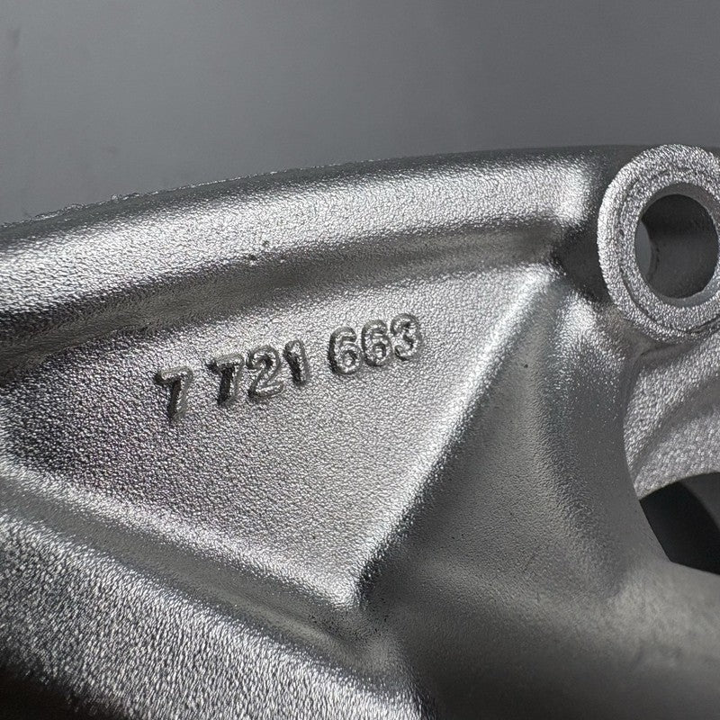 7721663 BMW K1600GTL UPPER TREE CLAMP BRIDGE 2016 2017 2018 2019 2020 2021 OEM 7721663