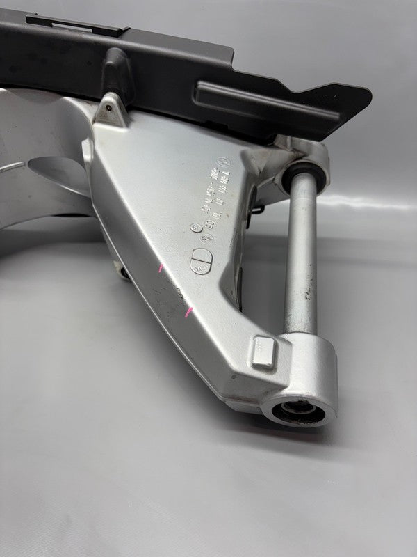 7678641 BMW F800ST REAR WHEEL SWINGING ARM 2005 2006 2007 2008 2009 2010 2011 OEM