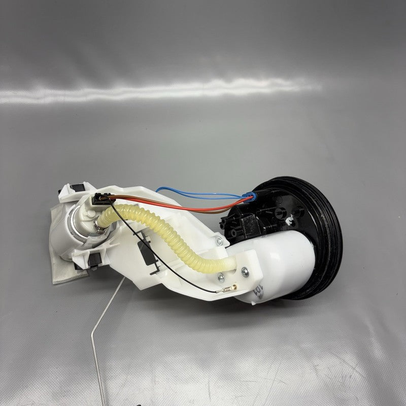 8563526 BMW K1600GTL FUEL PUMP 2015 2016 2017 2018 2019 2020 2021 OEM 8563526