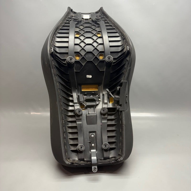 8375108 BMW R18 SADDLE SEAT BENCH 2020 2021 2022 2023 2024 OEM 8375108