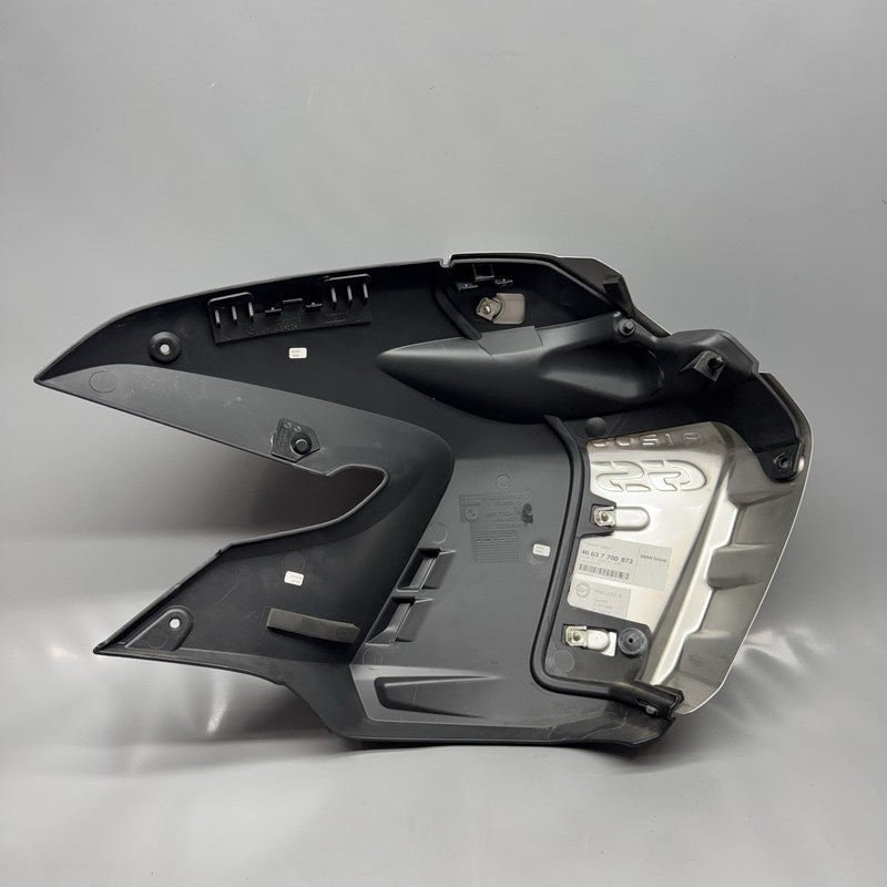 7700873 7693431 BMW R1200GS LATERAL TRIM PANEL COVERING RIGHT  2009 2010 2011 2012 2013 OEM 