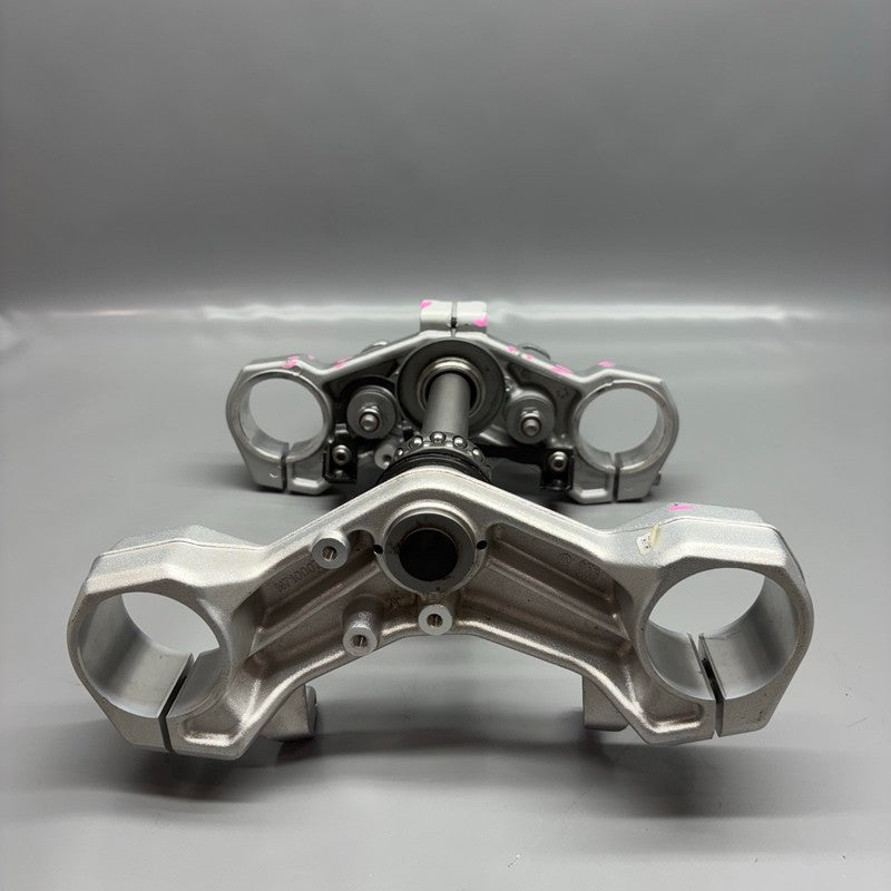 BMW G310R TRIPLE TREE CROSS BRACE 2017 2018 OEM 8554115