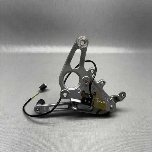 2335872 BMW R1150RS REAR BRAKE LEVER AND FOOTPEG RIGHT 2002 2003 2004 2005 2006 2335872
