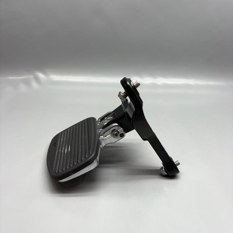 9467719 BMW R18 TRANSCONTINENTAL FOOTREST PLATE LEFT REAR 2020 2021 2022 2023 2024 OEM