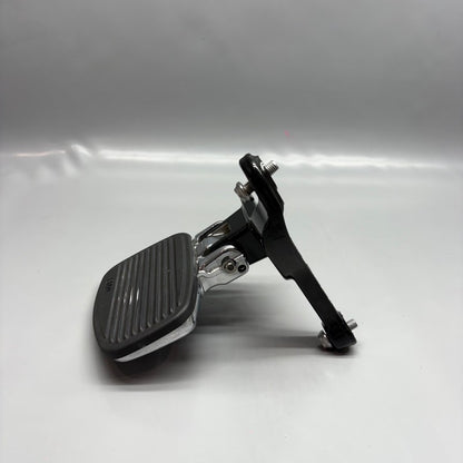 9467719 BMW R18 TRANSCONTINENTAL FOOTREST PLATE LEFT REAR 2020 2021 2022 2023 2024 OEM