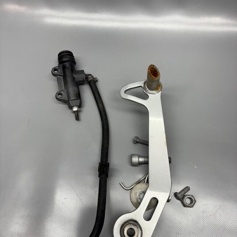 BMW R1200 RT REAR PEDAL WITH MASTER CYLINDER 2005 2006 2007 2008 2009 