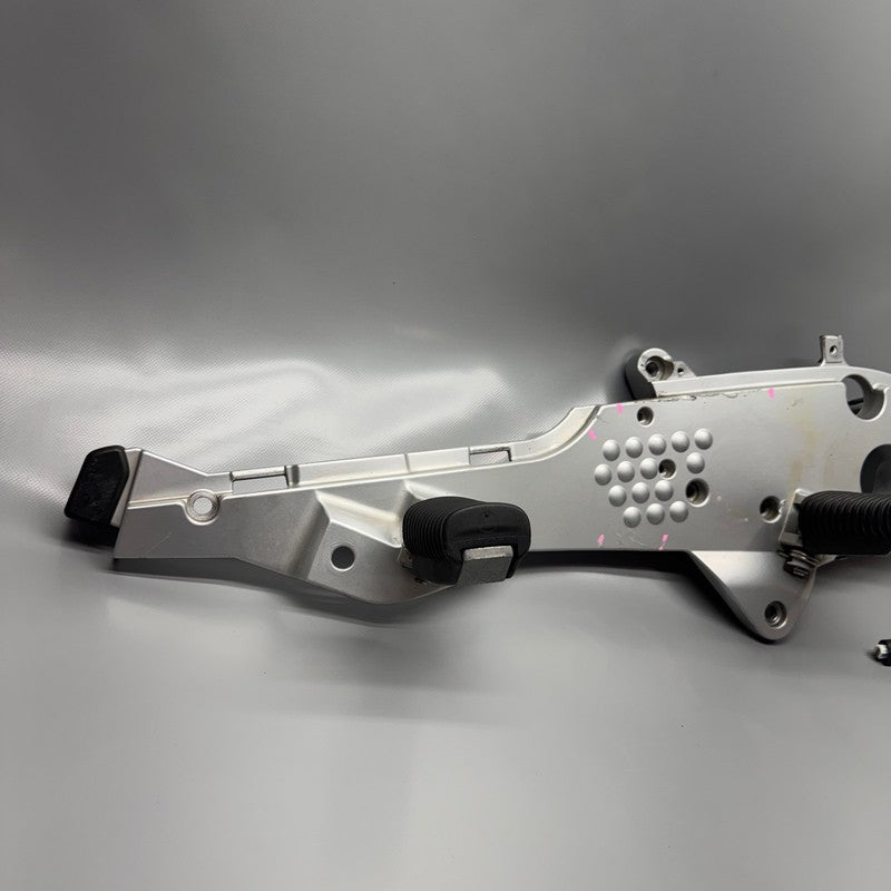 BMW R1150 RT FOOTREST PLATE RIGHT 2000 2001 2002 2003 2004 2005 2006 O