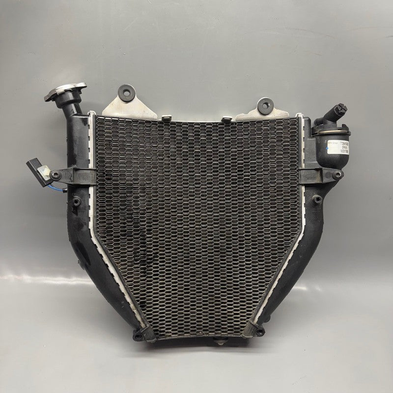 7726415 BMW K1600GTL RADIATOR 2015 2016 2017 2018 2019 2020 2021 OEM 7726415