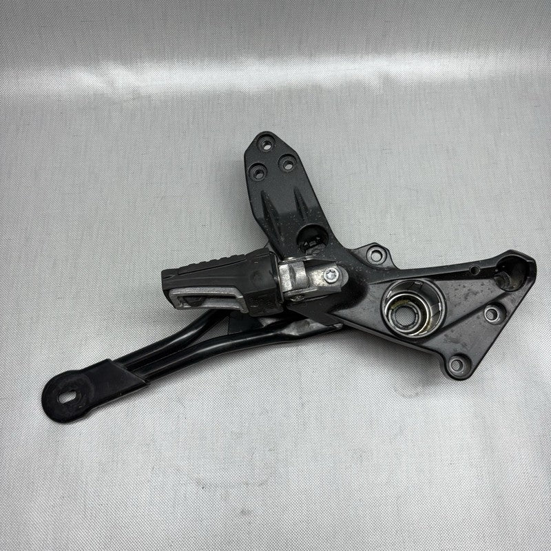 8555273 BMW C 650 SPORT RIGHT ENGINE MOUNT 2014 2015 2016 2017 2018 2019 2020 8555273