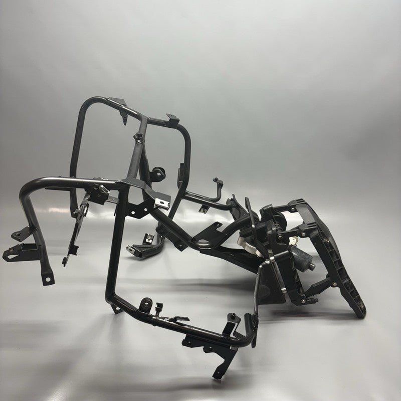 7725101 BMW C650 GT TRIM BRACKET FRONT 2011 2012 2013 2014 2015 OEM 7725101