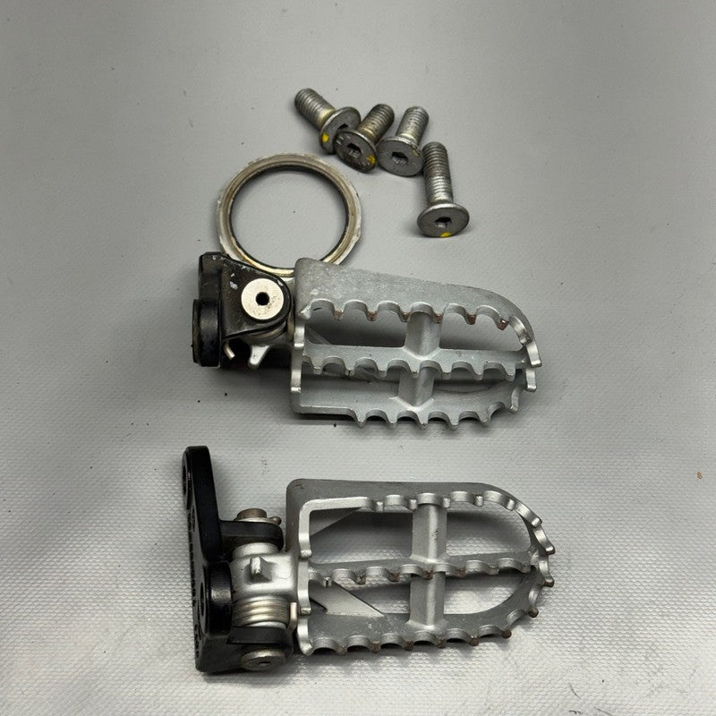 BMW G650X K15 FOOTREST LEFT RIGHT 2006 2007 OEM