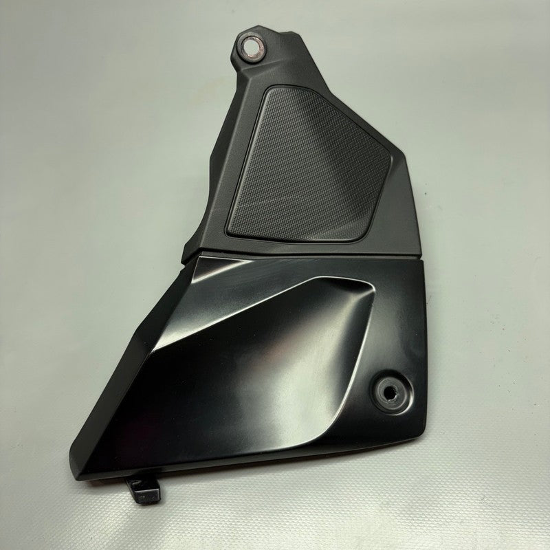 BMW K1600 BAGGER COVER PANEL FRAME LOWER PART RIGHT 2018 2019 2020 202