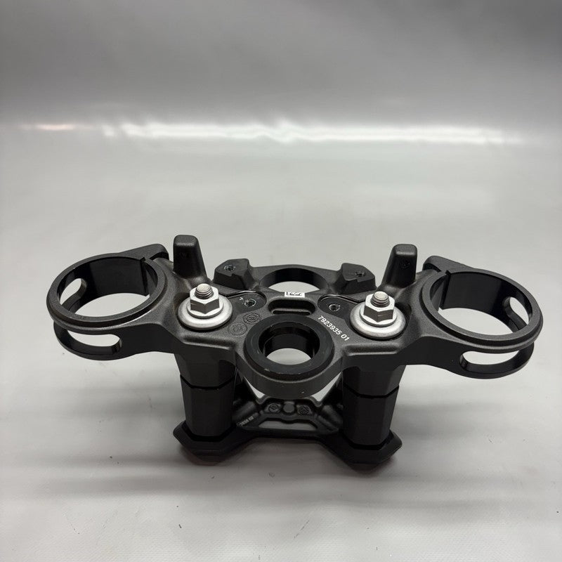 7923935 BMW M1000R FORK BRIDGE UPPER 2021 2022 2023 2024 OEM 7923935