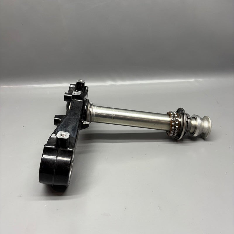 9899335 BMW R18 B LOWER FORK CROSS BRACE  2020 2021 2022 2023 2024 OEM 9899335