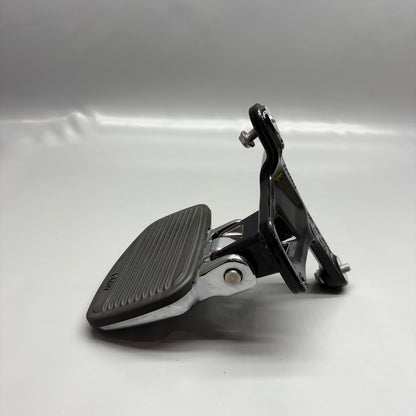 9467718 BMW R18 TRANSCONTINENTAL FOOTREST PLATE RIGHT REAR 2020 2021 2022 2023 2024 OEM